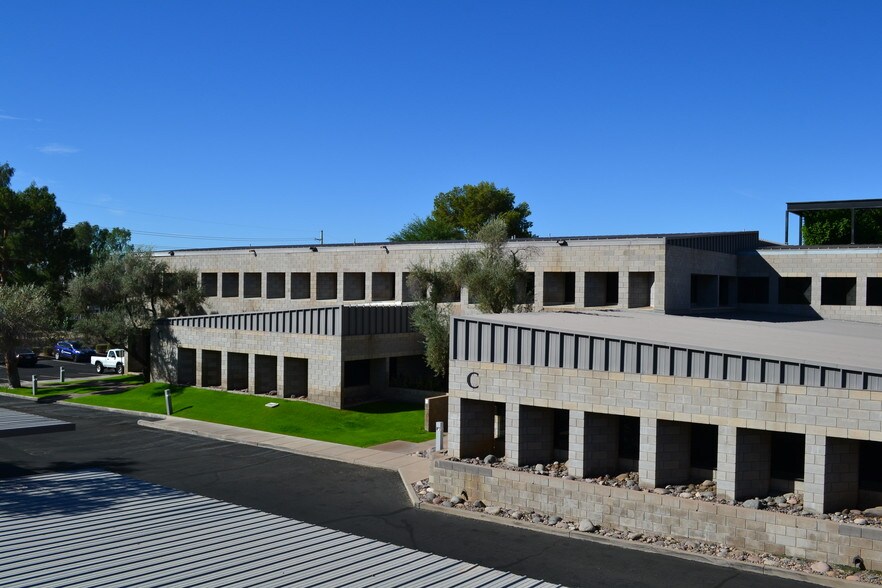 2525 E Arizona Biltmore Cir, Phoenix, AZ à louer - Autre – Image 2 sur 5
