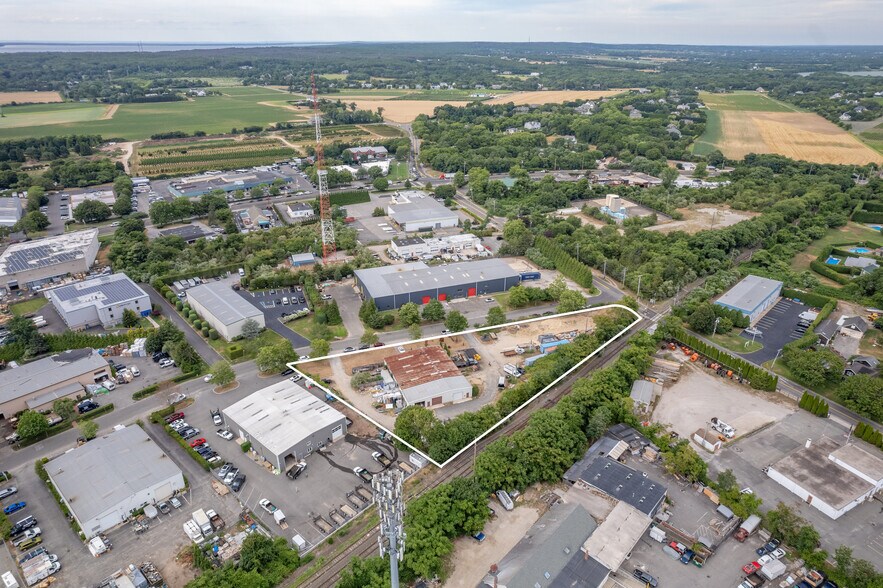 30 Mariners Dr, Southampton, NY à vendre - Photo principale – Image 1 sur 12