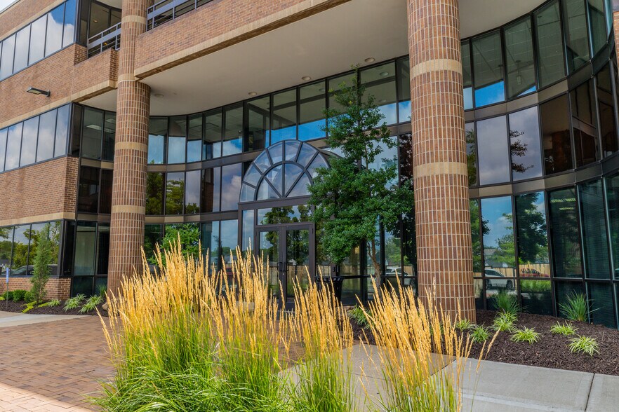 5000 W 95th St, Prairie Village, KS à louer - Photo de l’immeuble – Image 3 sur 10