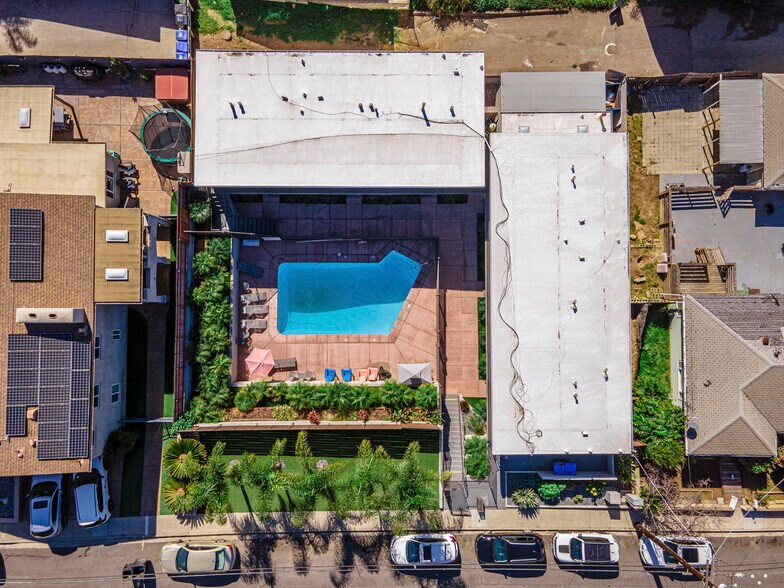 5747 Lauretta St, San Diego, CA à vendre - Photo de l’immeuble – Image 3 sur 36