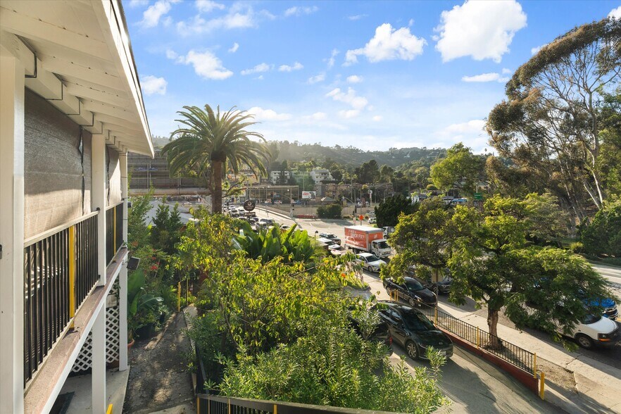 3234 Barham Blvd, Los Angeles, CA à vendre - Photo de l’immeuble – Image 3 sur 20