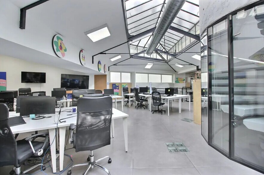 27 Rue De Citeaux, Paris à louer - Photo de l’immeuble – Image 3 sur 11