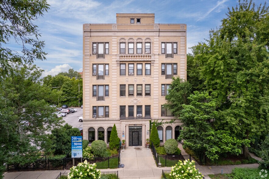 5326 S Cornell Ave, Chicago, IL à vendre - Photo de l’immeuble – Image 1 sur 7