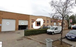 Plus de détails pour 57 Avenue De La République, Vénissieux - Bureau, Local d'activités à louer