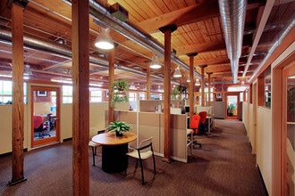 110 W Canal St, Winooski, VT à vendre Photo intérieure– Image 1 sur 7