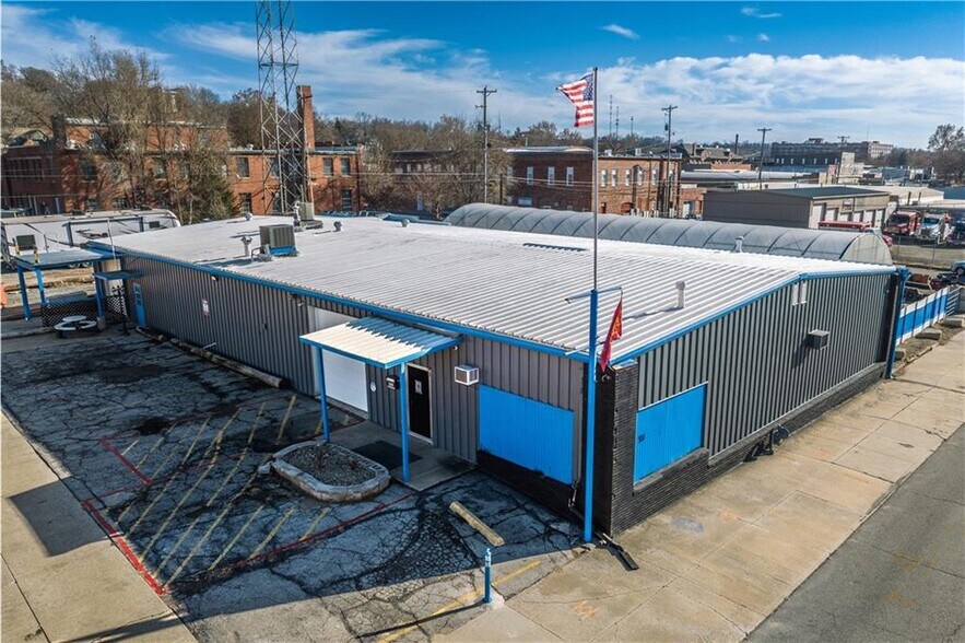 701 S 8th St, Saint Joseph, MO à vendre - Photo de l’immeuble – Image 1 sur 6