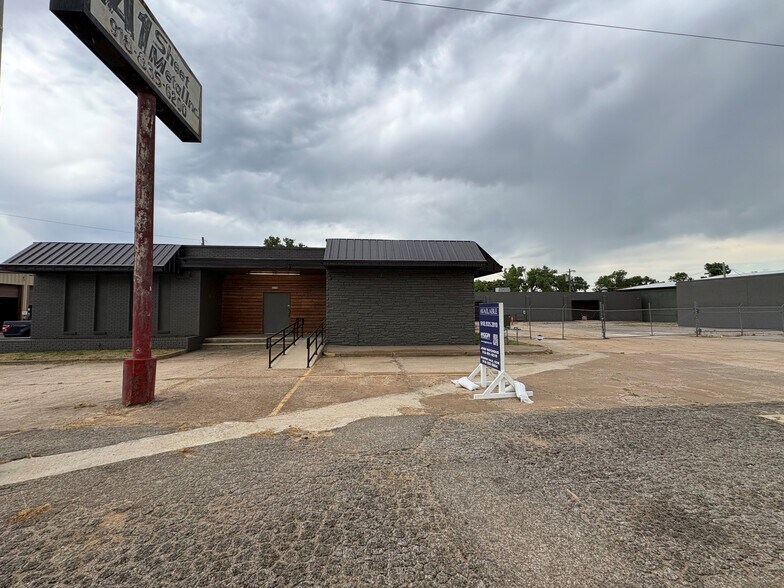 5909 E 15th St, Tulsa, OK à louer - Photo de l’immeuble – Image 2 sur 14