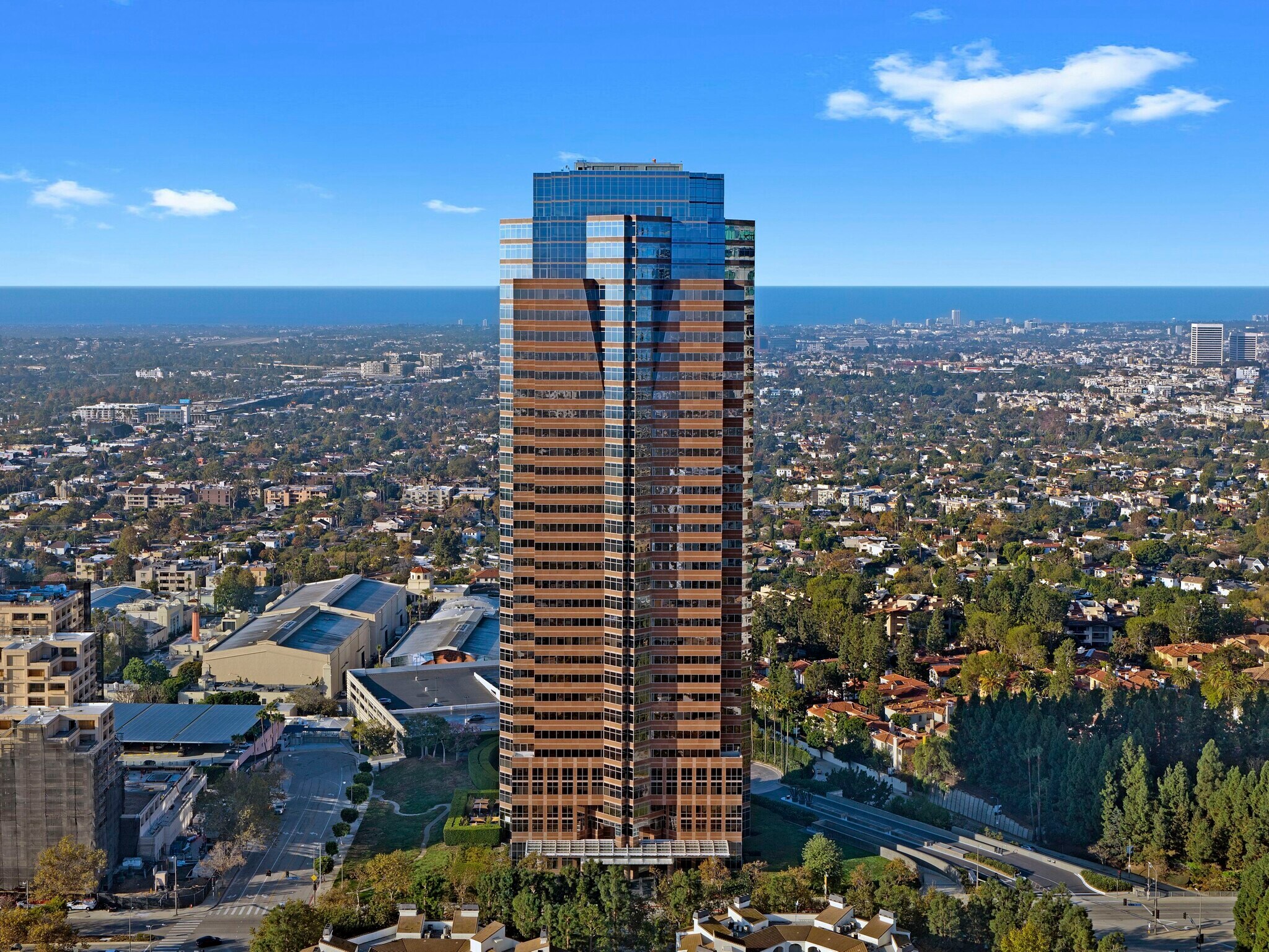 2121 Avenue of the Stars, Century City, CA à louer Photo de l’immeuble– Image 1 sur 3
