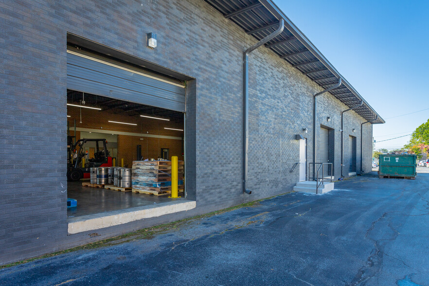 5715 Uptain Rd, Chattanooga, TN à louer - Photo de l’immeuble – Image 2 sur 8