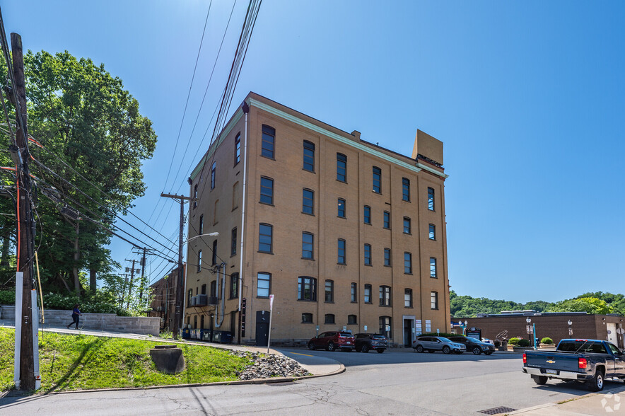 146-150 E Main St, Carnegie, PA à louer - Photo de l’immeuble – Image 3 sur 13