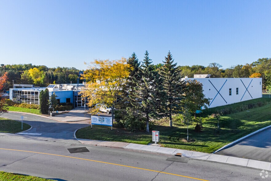 90 Bill Leathem Dr, Ottawa, ON à vendre - Photo de l’immeuble – Image 3 sur 18