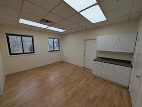 221-223 Stirling Rd, Warren, NJ à louer Photo intérieure– Image 2 sur 11