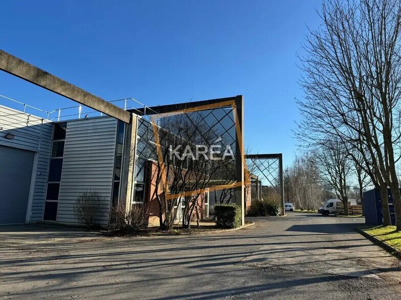 Local d’activités dans Saint-Thibault-des-Vignes à louer - Photo de l’immeuble – Image 3 sur 5