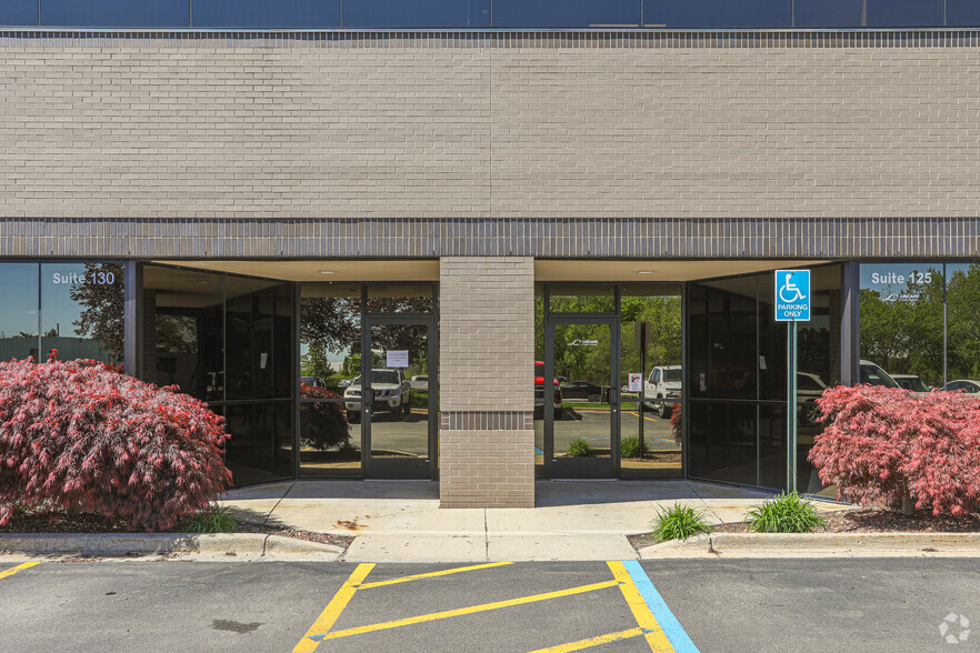 4665 Broadmoor Ave SE, Grand Rapids, MI à louer - Photo de l’immeuble – Image 3 sur 5