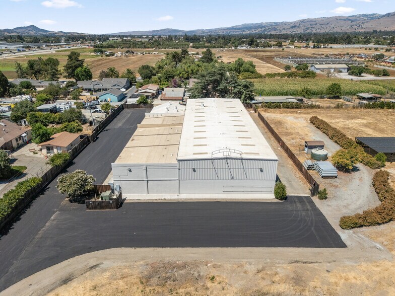 675 Buena Vista Ave, Gilroy, CA à vendre - Photo de l’immeuble – Image 3 sur 38