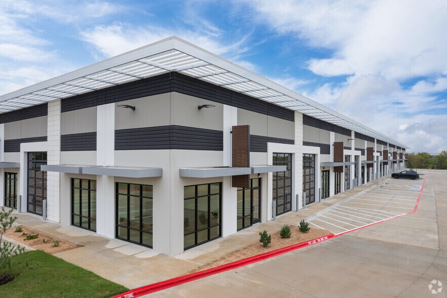 8408 Annalise Dr, Austin, TX à louer - Photo de l’immeuble – Image 3 sur 3