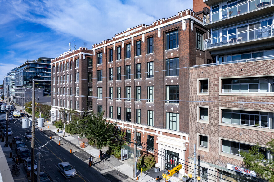 235 Carlaw Ave, Toronto, ON à louer - Photo de l’immeuble – Image 2 sur 12