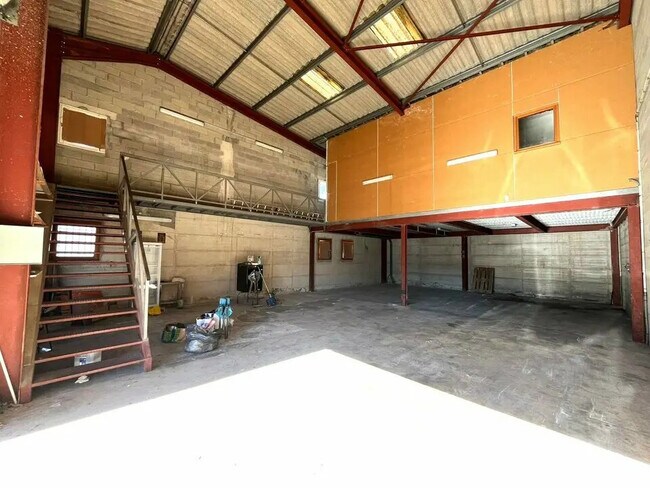 Plus de détails pour Industriel/Logistique à louer