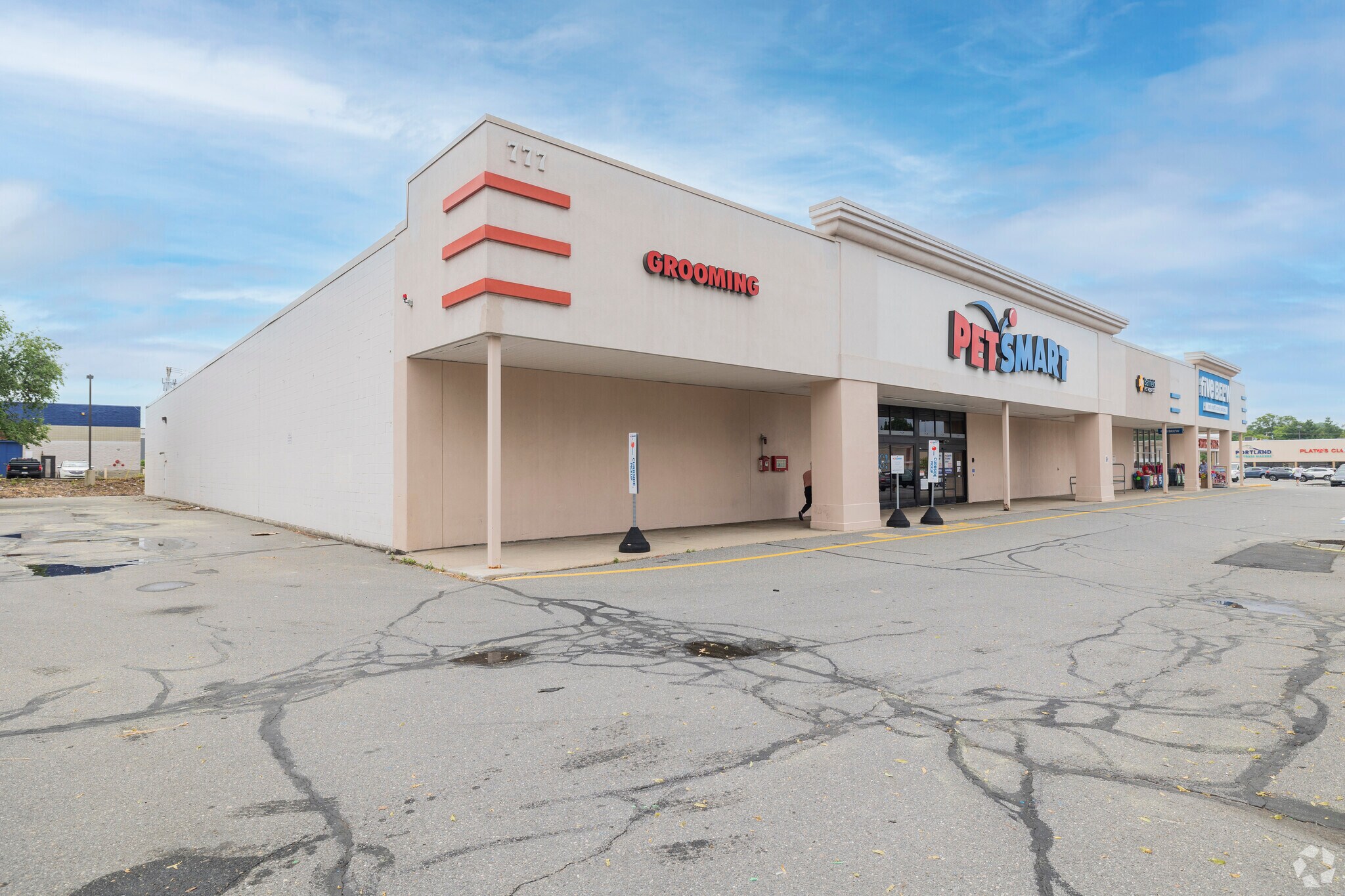 777 S Willow St, Manchester, NH à louer Photo principale– Image 1 sur 40