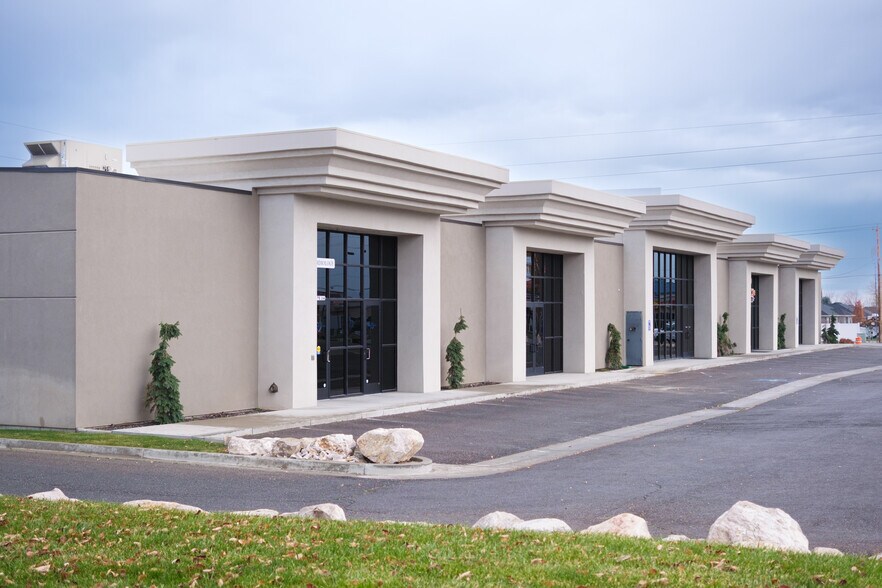 5682 S 3500 W, Roy, UT à louer - Photo de l’immeuble – Image 2 sur 7