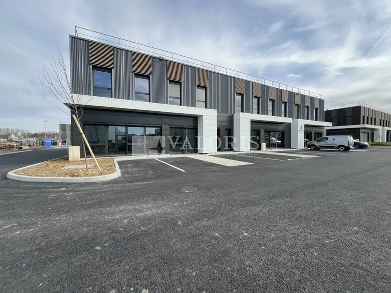 Local d'activités dans Villefranche-sur-Saône à vendre - Photo de l’immeuble – Image 1 sur 6