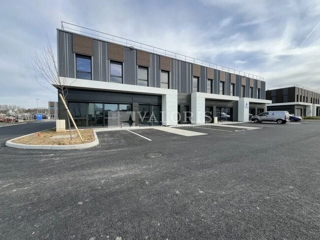 Plus de détails pour Local d’activités à vendre