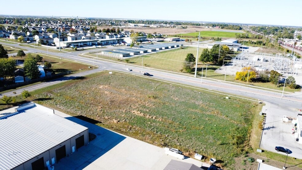 111 S Moonlight Rd, Gardner, KS à vendre - Photo principale – Image 1 sur 1