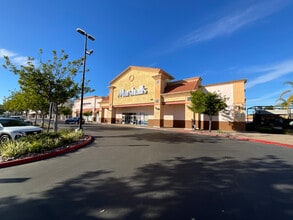 8220-8230 Mira Mesa Blvd, San Diego, CA à louer Photo de l’immeuble– Image 2 sur 5