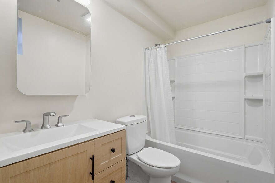 10 Eastman Ter, Poughkeepsie, NY à vendre - Photo de l’immeuble – Image 3 sur 39
