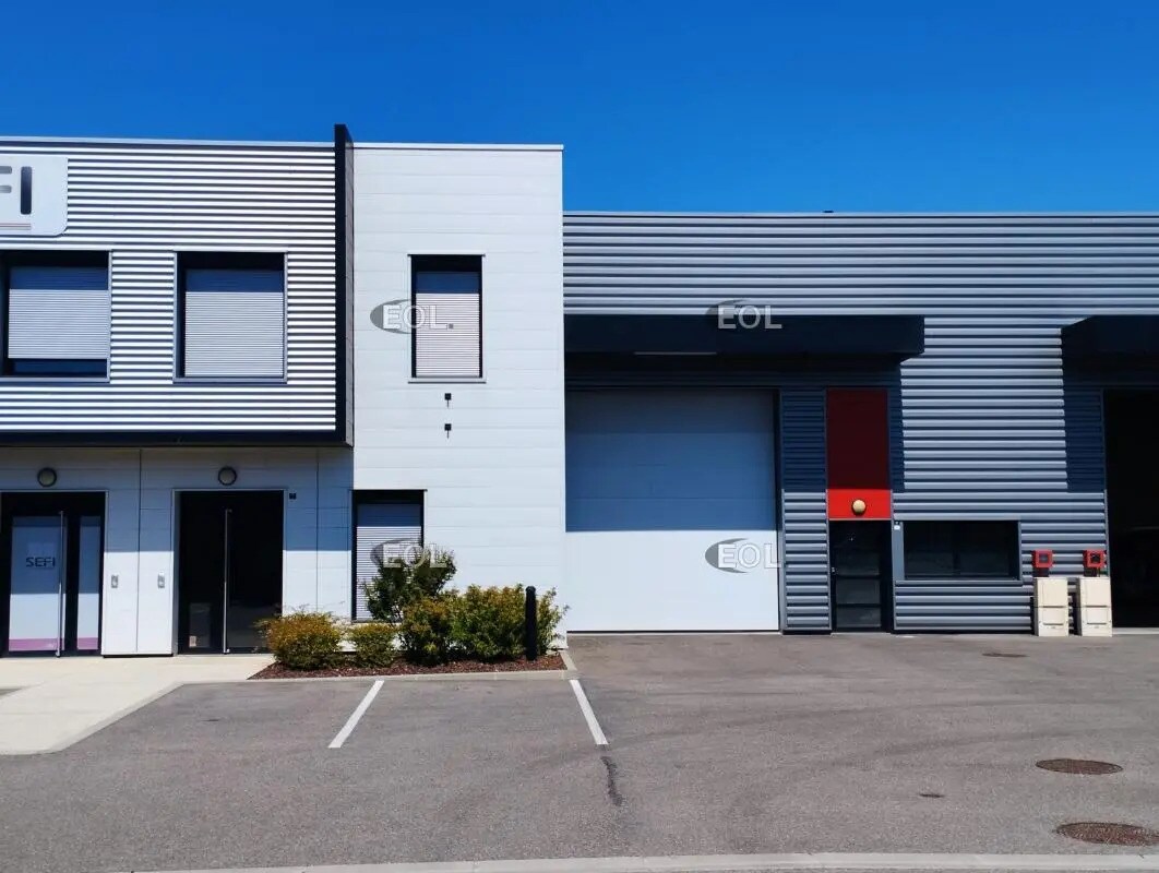 Industriel/Logistique dans Saint-Priest à louer Photo de l’immeuble– Image 1 sur 3