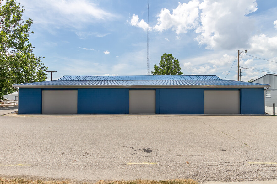 925 Virginia St, Shelbyville, IN à vendre - Photo de l’immeuble – Image 3 sur 54