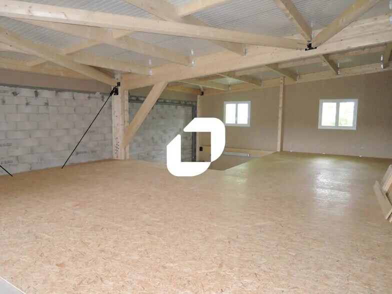 Local d’activités dans Croissy-Beaubourg à louer - Photo de l’immeuble – Image 2 sur 3