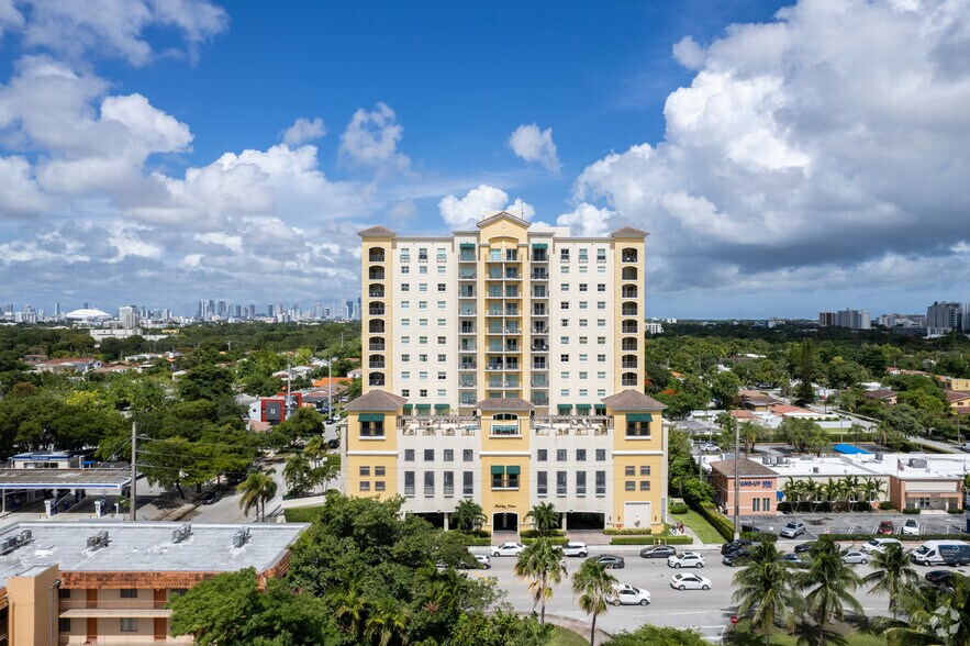 1627 SW 37th Ave, Miami, FL à vendre - Photo de l’immeuble – Image 3 sur 16