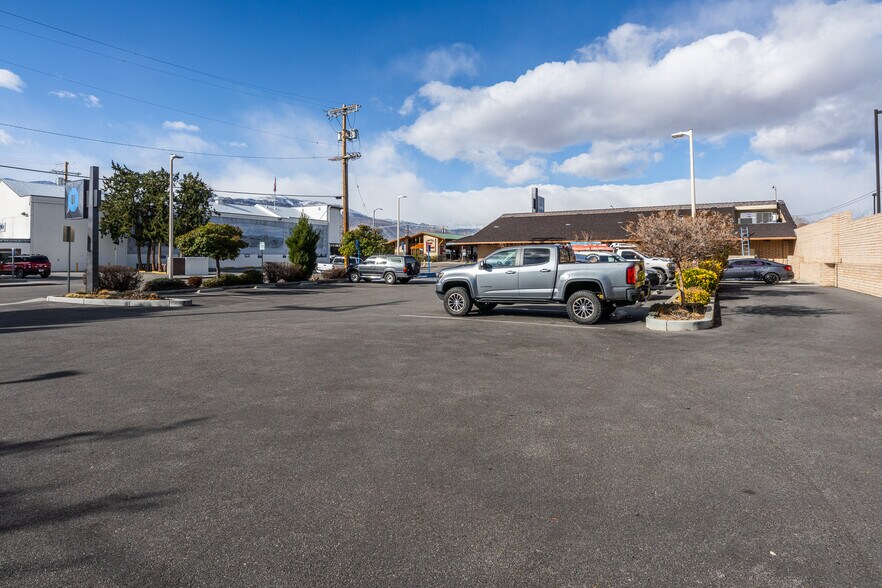 400 N Main St, Bishop, CA à vendre - Photo de l’immeuble – Image 3 sur 19