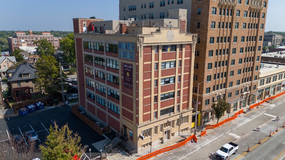 3825-3829 Main St, Kansas City, MO à louer - Photo de l’immeuble – Image 2 sur 7