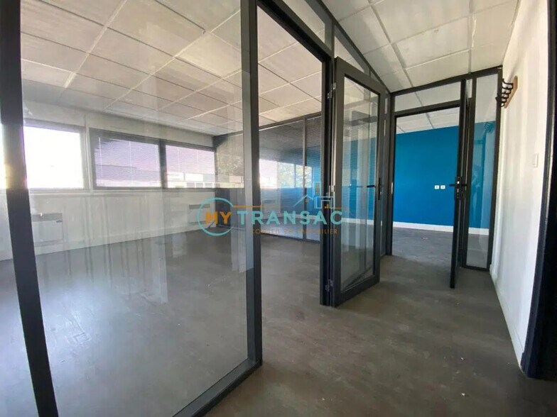 Local d’activités dans Chilly-Mazarin à louer - Photo de l’immeuble – Image 3 sur 9