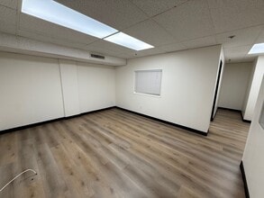 599 S Barranca Ave, Covina, CA à louer Photo intérieure– Image 1 sur 2