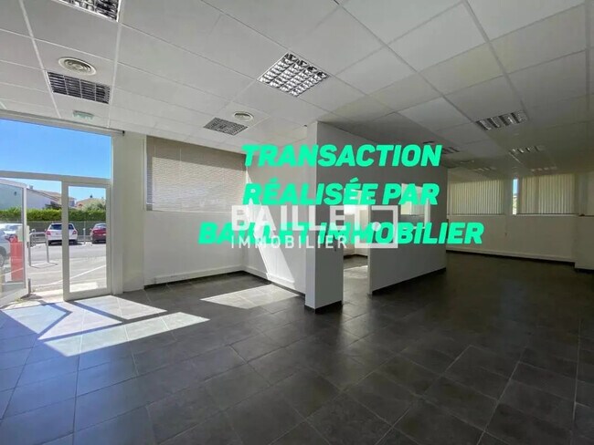 Plus de détails pour Bureau, Industriel/Logistique à louer