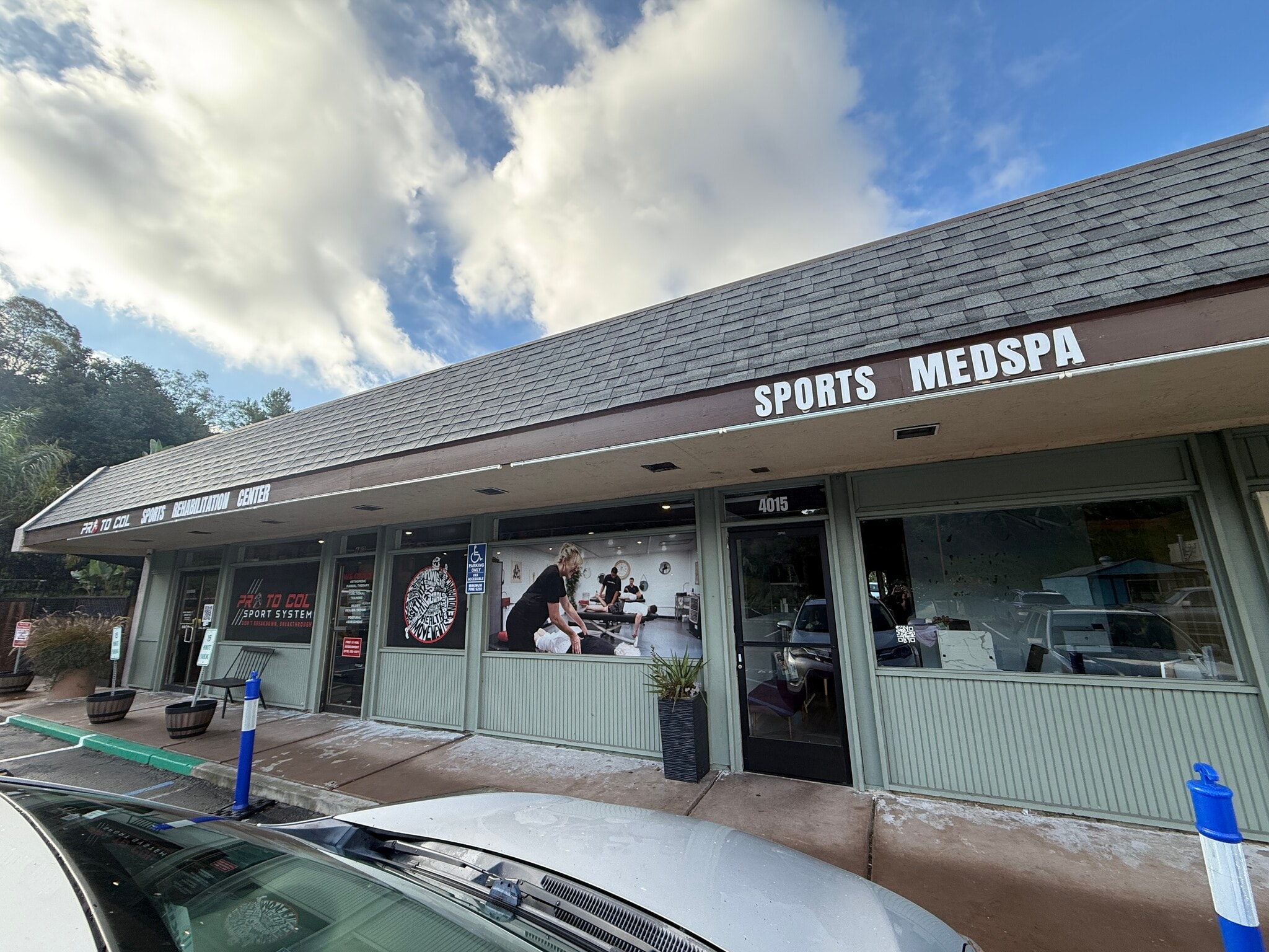 4011-4031 Avati Dr, San Diego, CA à louer Photo de l’immeuble– Image 1 sur 7