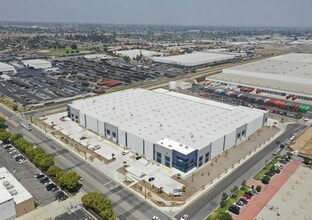 305 S Cedar Ave, Rialto, CA à louer Photo de l’immeuble– Image 1 sur 4