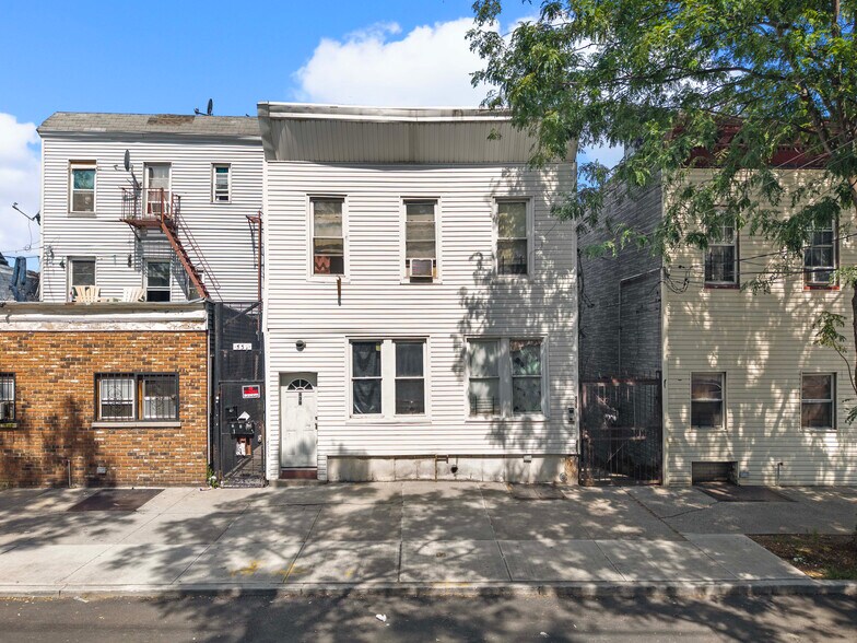539 Van Nest Ave, Bronx, NY à vendre - Photo de l’immeuble – Image 3 sur 11