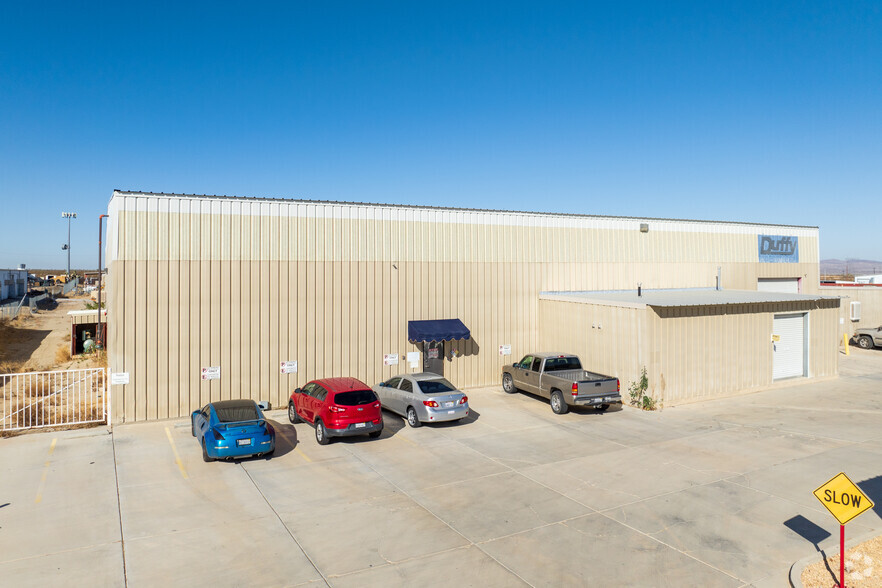 17260 Muskrat Ave, Adelanto, CA à louer - Photo de l’immeuble – Image 3 sur 17