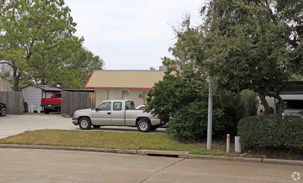 16818 Titan Dr, Houston, TX à vendre - Photo de l’immeuble – Image 2 sur 2