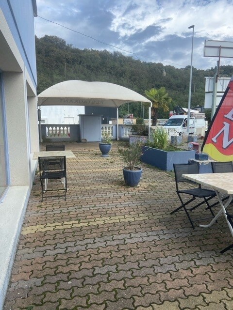 Plus de détails pour 4 Rue Du Commerce, Givors - Industriel/Logistique à vendre