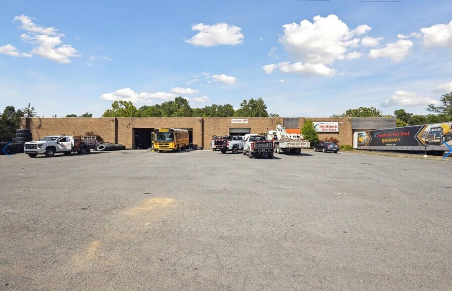 1551 S Wilcox Dr, Kingsport, TN à vendre - Photo principale – Image 1 sur 4