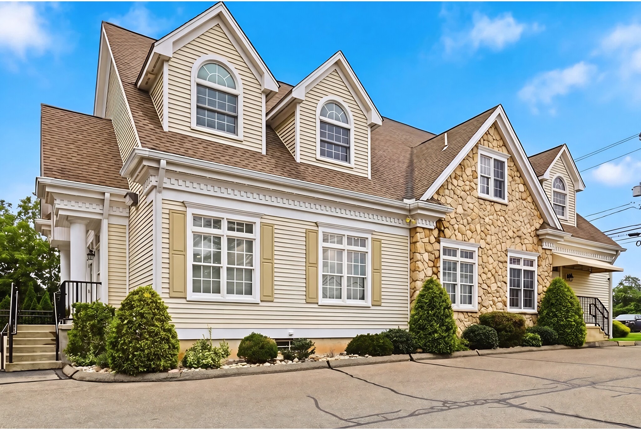 166 S Broad St, Meriden, CT à louer Photo principale– Image 1 sur 14