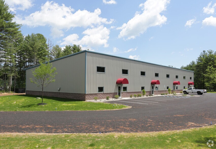 75 Carey Rd, Queensbury, NY à louer - Photo de l’immeuble – Image 2 sur 9