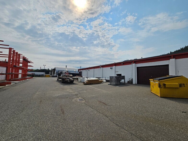 1305 Industrial Rd, West Kelowna, BC à louer - Photo de l’immeuble – Image 3 sur 11