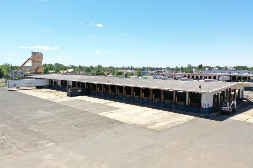 445 Hollywood Ave, South Plainfield, NJ à louer - Photo de l’immeuble – Image 2 sur 3