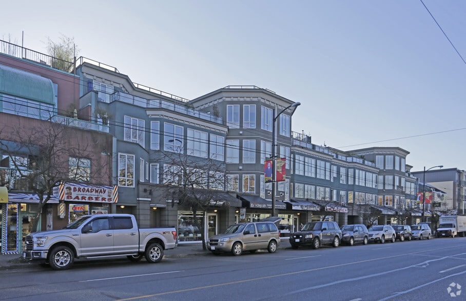 3440 W Broadway, Vancouver, BC à vendre - Photo de l’immeuble – Image 2 sur 6